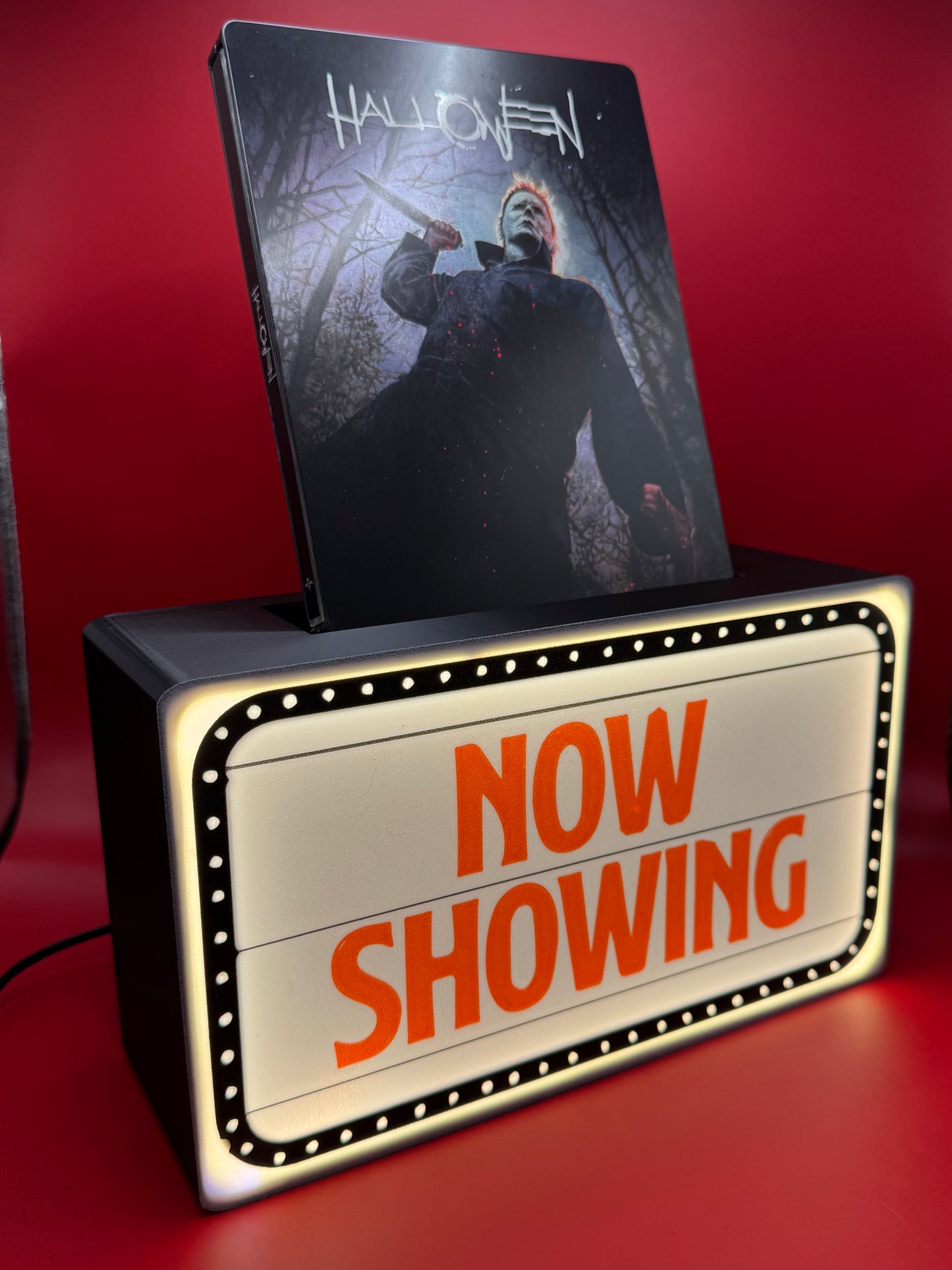 Glowing Cinema: Light and Display Feature