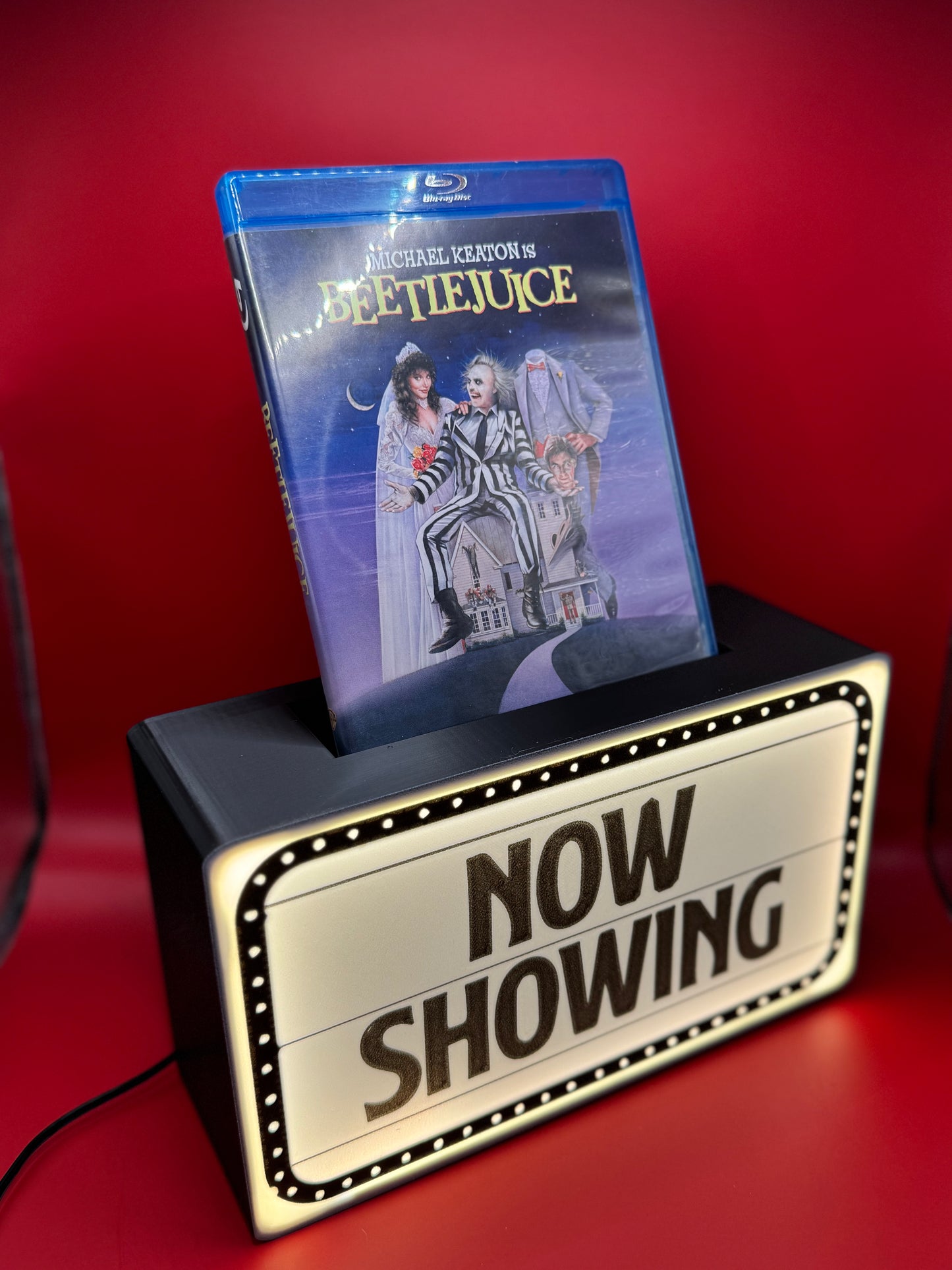 Glowing Cinema: Light and Display Feature